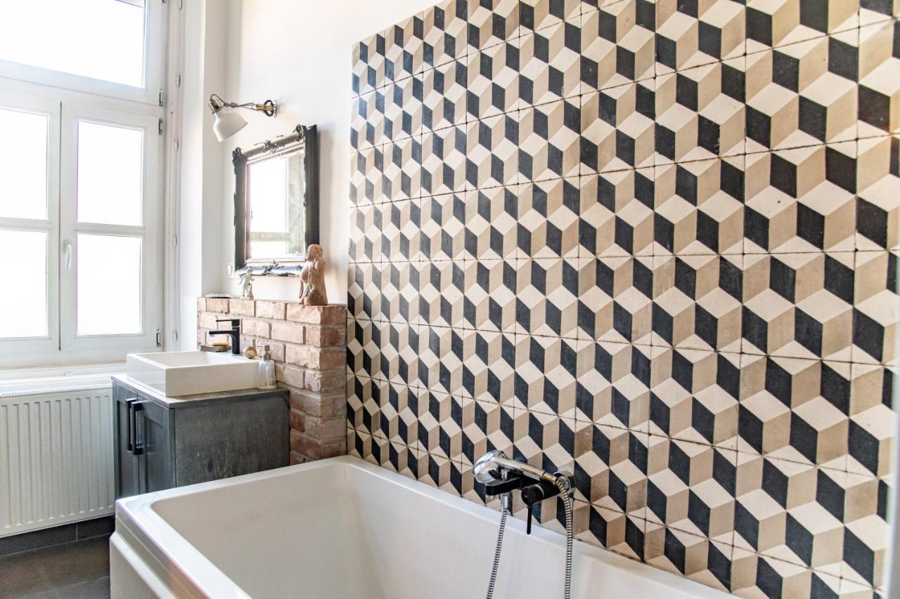 Stylishly Redecorated Apartment In Great Location Budapest Bagian luar foto